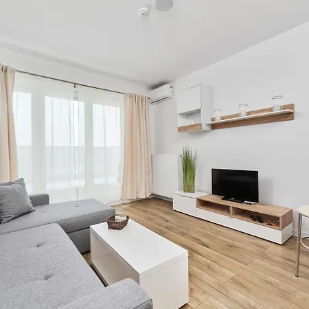 Krakowska 39 With Ac & Parking & Loggia By Renters شقة *