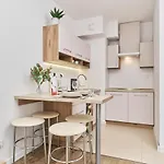 Krakowska 39 With Ac & Parking & Loggia By Renters 公寓