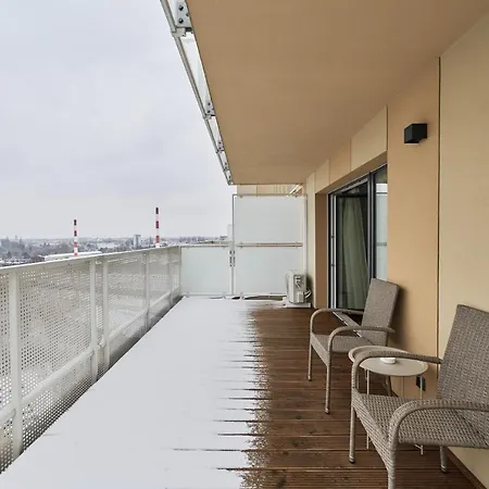 Krakowska 39 With Ac & Parking & Loggia By Renters Appartamento *