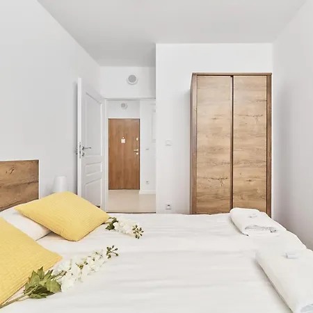 Appartamento Krakowska 39 With Ac & Parking & Loggia By Renters *