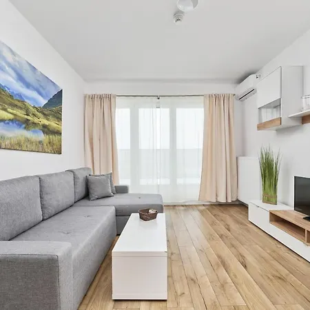Krakowska 39 With Ac & Parking & Loggia By Renters Appartamento Breslavia