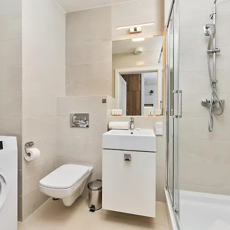 Appartamento Krakowska 39 With Ac & Parking & Loggia By Renters *