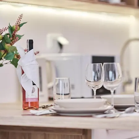 Krakowska 39 With Ac & Parking & Loggia By Renters Апартаменты Вроцлав